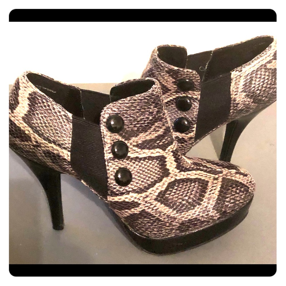 Ladies Snake-Skin Look Heels